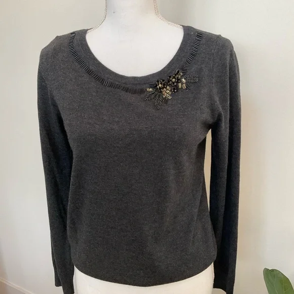 💖HOST PICK💖 NWT Ann Taylor LOFT Dark Gray Top with Beaded Floral Accent - Picture 2 of 8